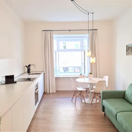 Rosa With Parking Historic Center Apartment Merano